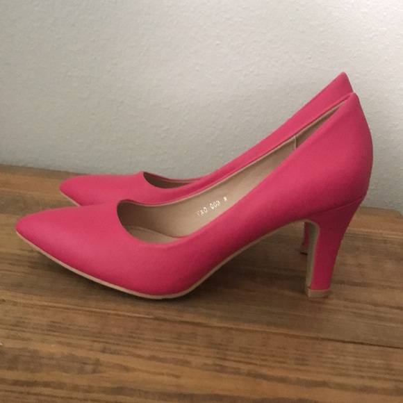 Hot Pink Pointed Toe Heel Pumps! Like NEW! - Picture 3 of 8